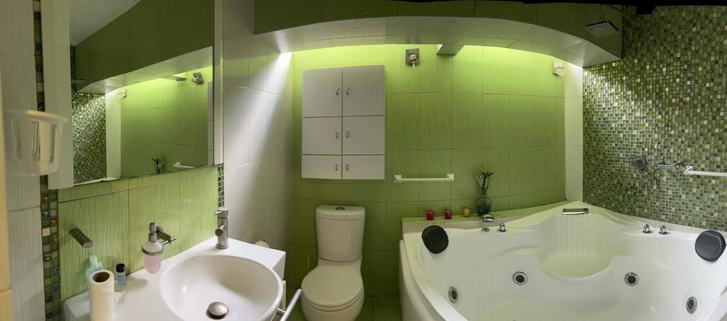 Camping Amplia E Indep C/ Jacuzzi, Centrica.